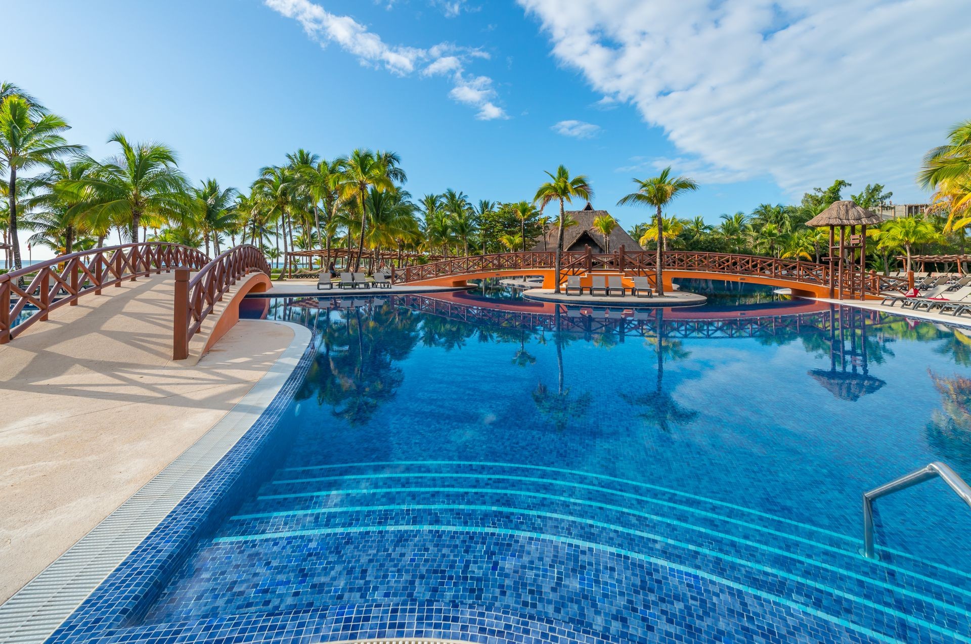 Swimming pool at the luxury tropical resort.